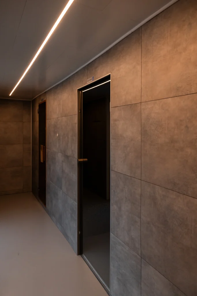 HR 28